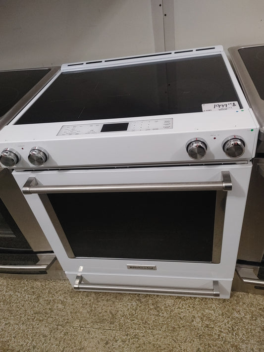 Cuisinière KitchenAid en blanc