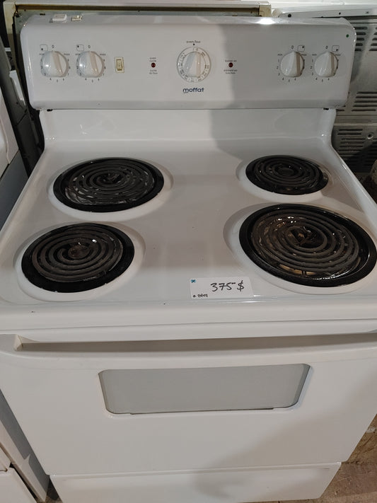 Cuisinière Frigidaire en blanc