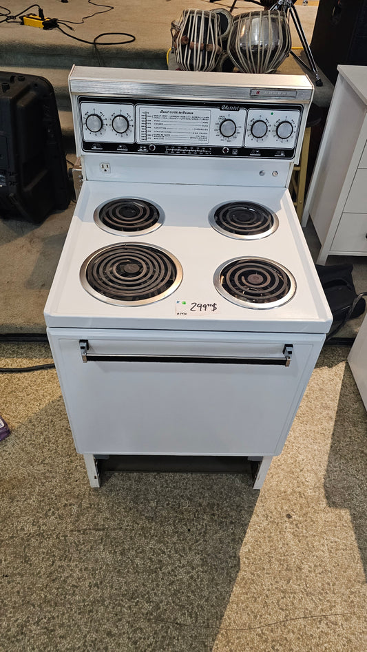 Poêle Gurnby usagé - 24" blanc - Appareil abordable et fiable