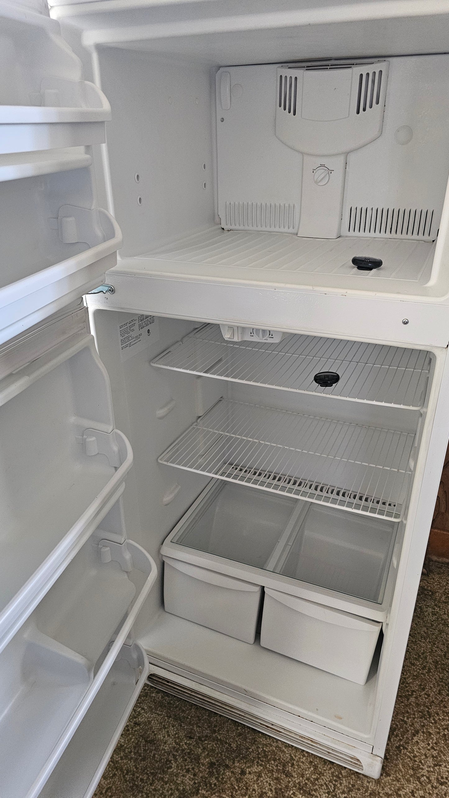 Réfrigérateur de marque à déterminer