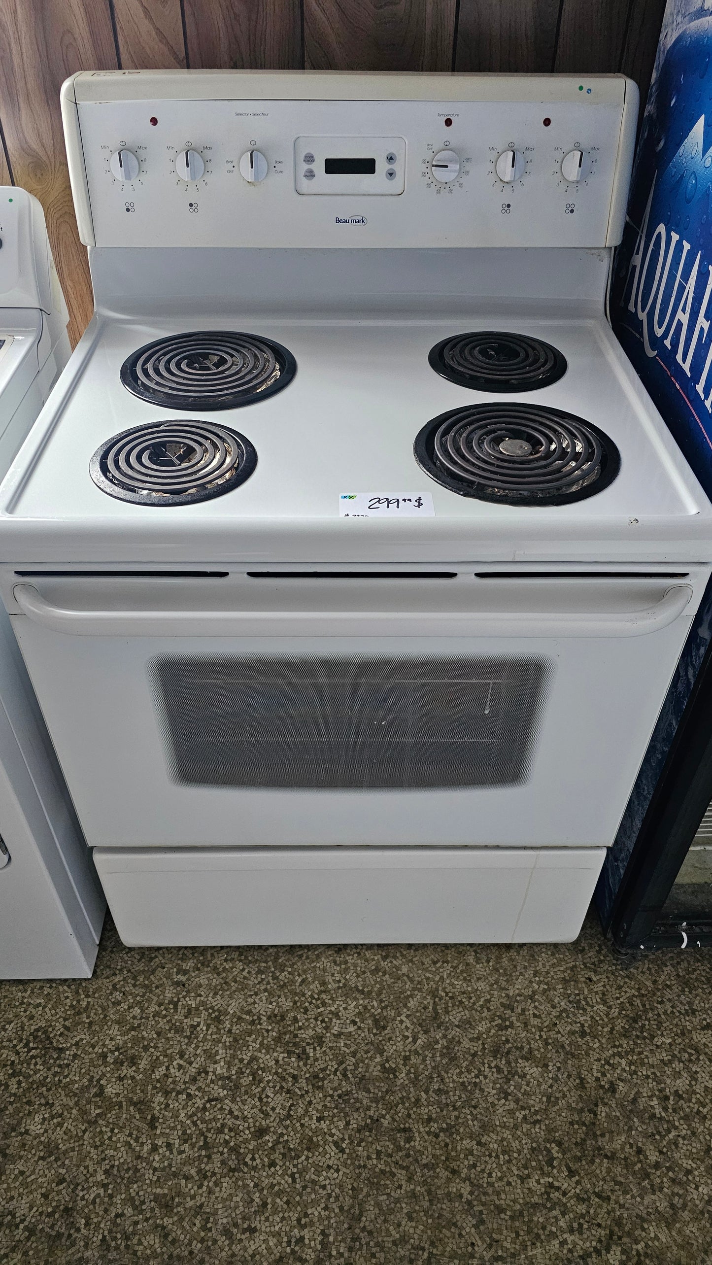 Beaumark stove - white SKU#2320