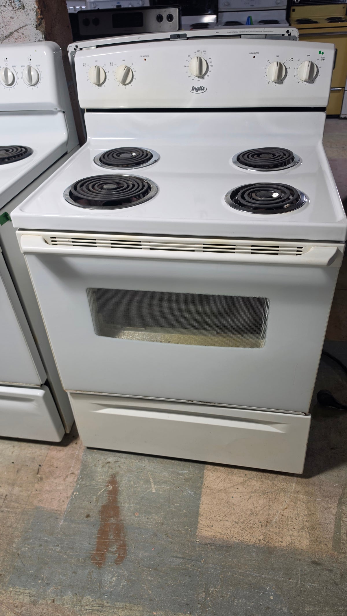 Inglis serpentine stove - white SKU#2532