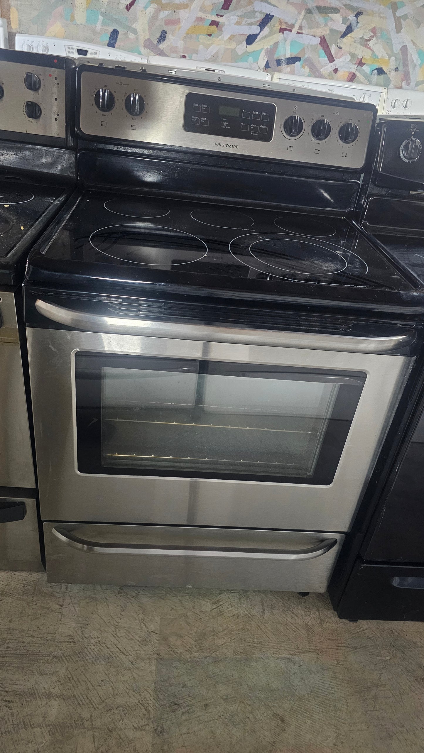 Cuisinière en verre en céramique Frigidaire – Inox