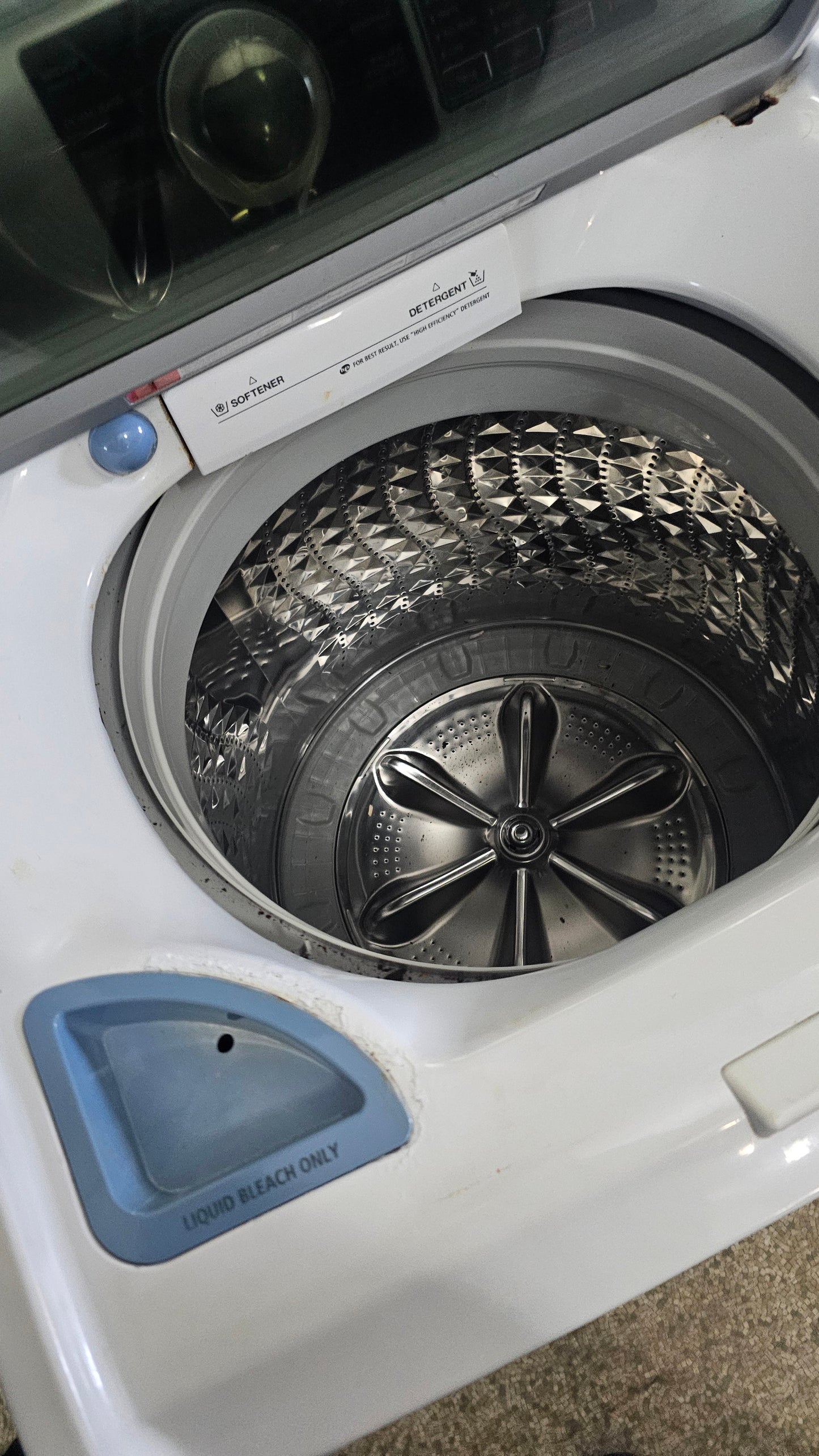 Laveuse-sécheuse Samsung Duo à chargement supérieur – blanche