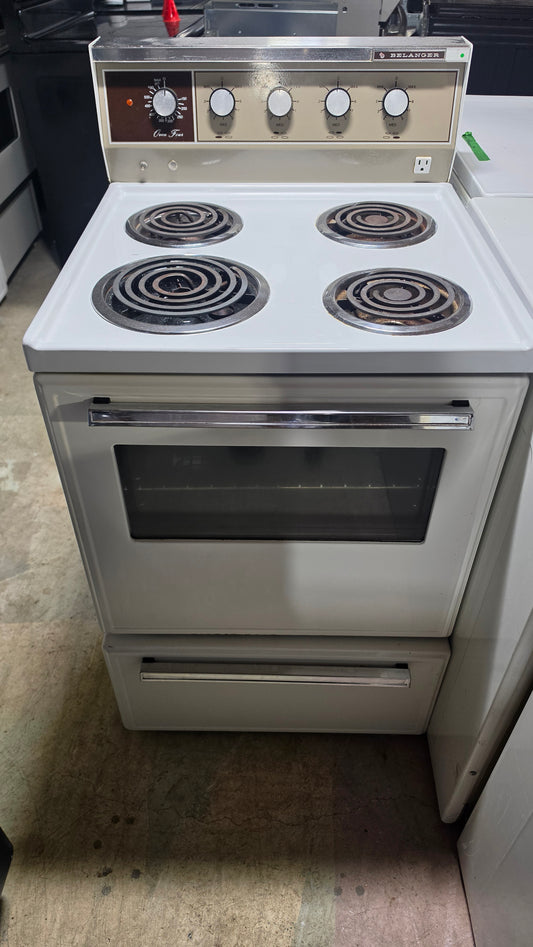 Cuisinière électrique à bobines Bélanger 24 po blanche