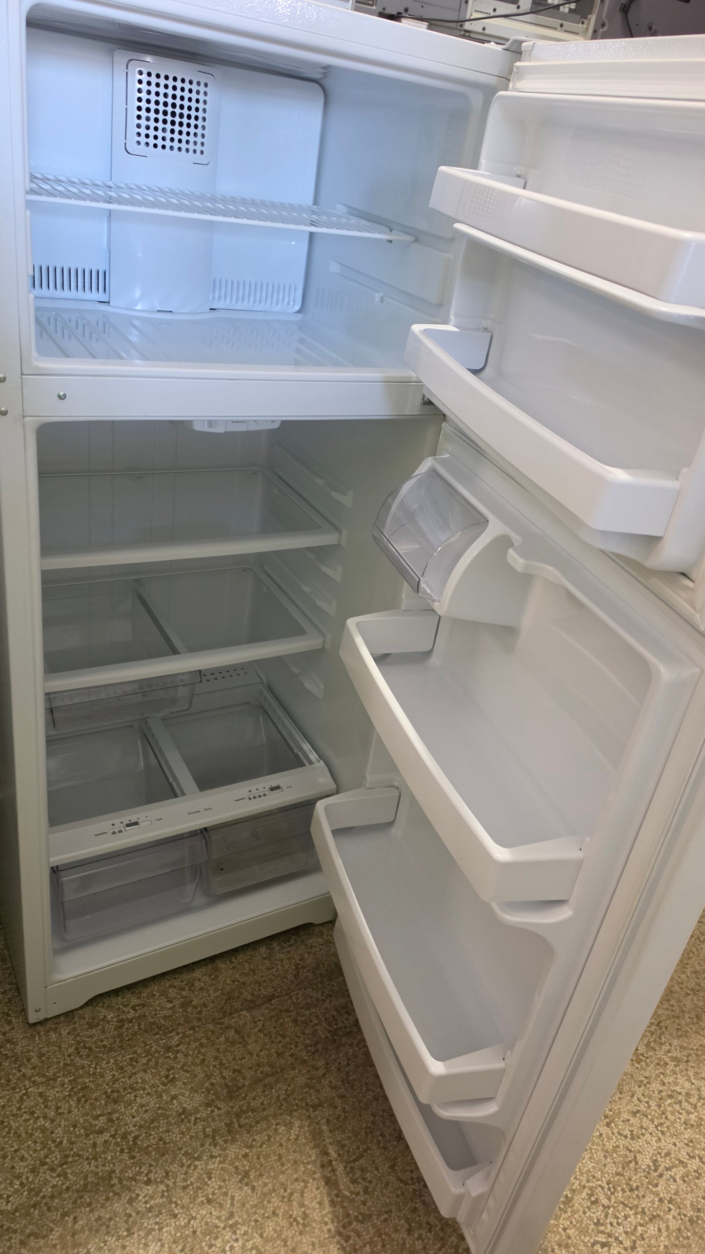 Ge refrigerator 28"X66.5"X27" - White SKU#1706