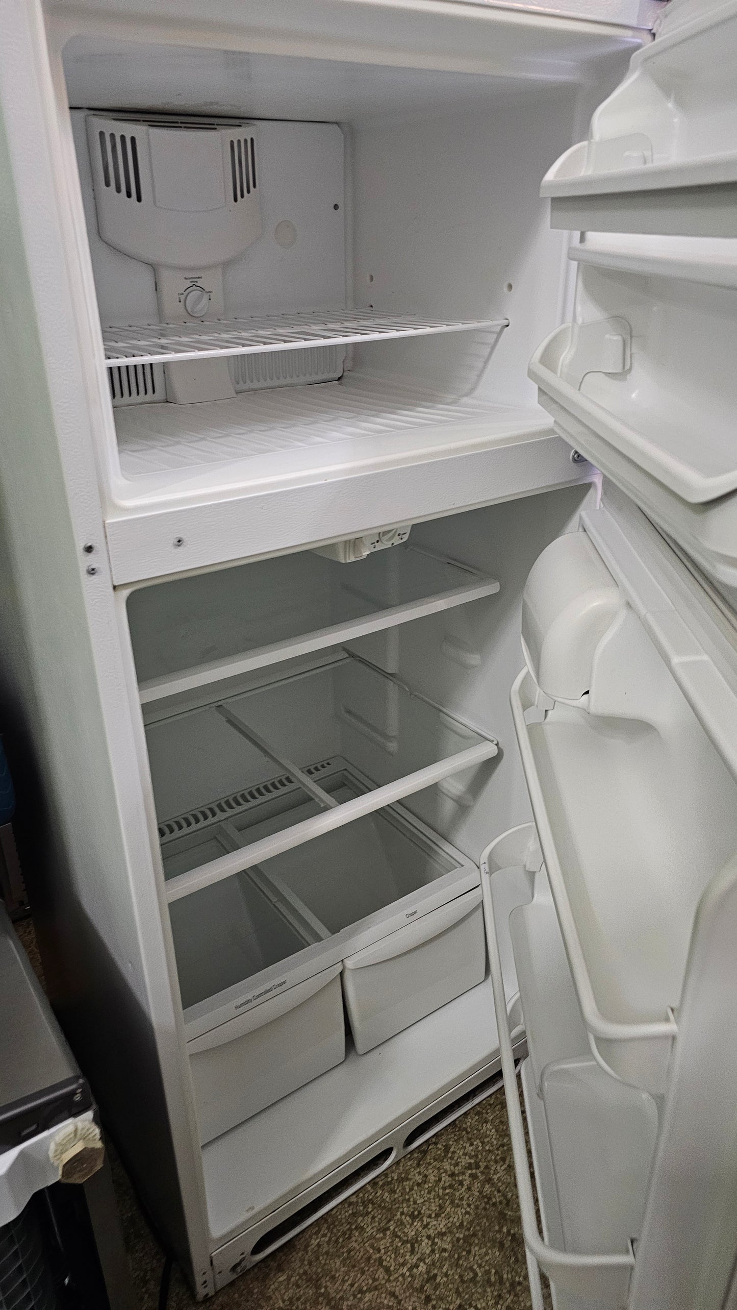 Kenmore refrigerator- white SKU#1631