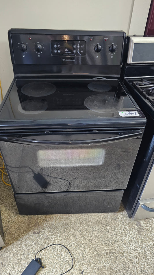 Cuisinière Frigidaire usagée - Noire - Appareil abordable et fiable