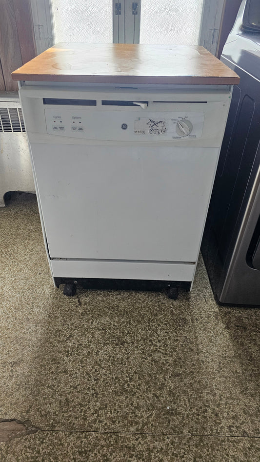 Ge – Dishwasher – white – Used - used dishwasher inspected and tested