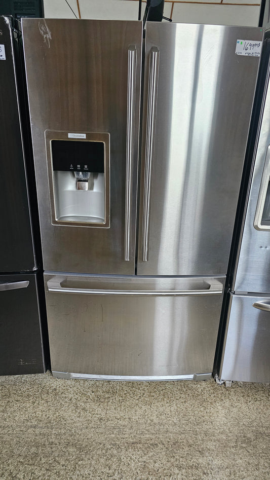 Réfrigérateur Electrolux eau + glace – inox 36" pouce