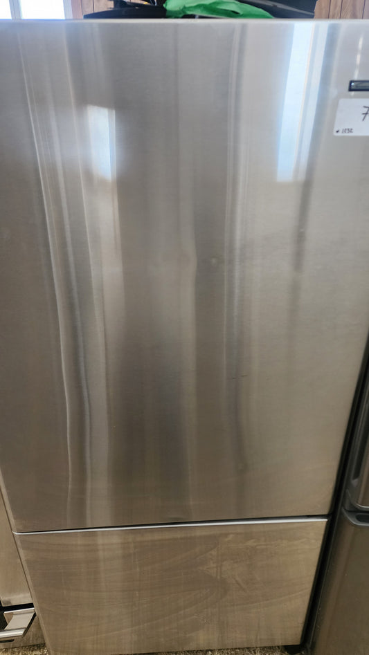 kenmore Kenmore refrigerator in stainless