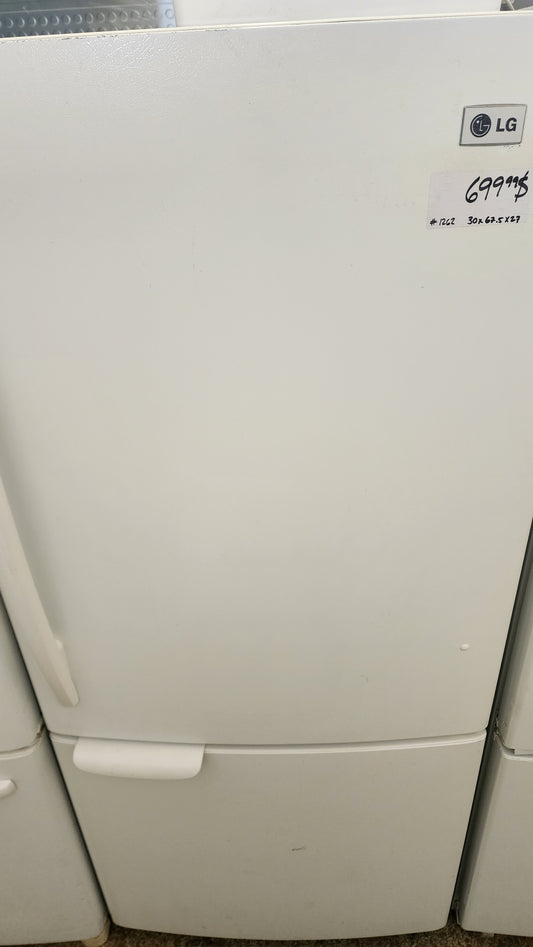 Maytag Maytag refrigerator in white
