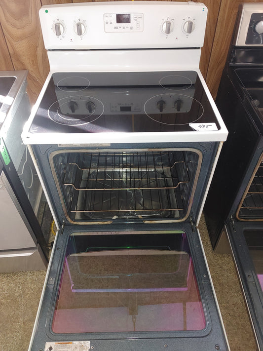 Maytag Maytag stove in white