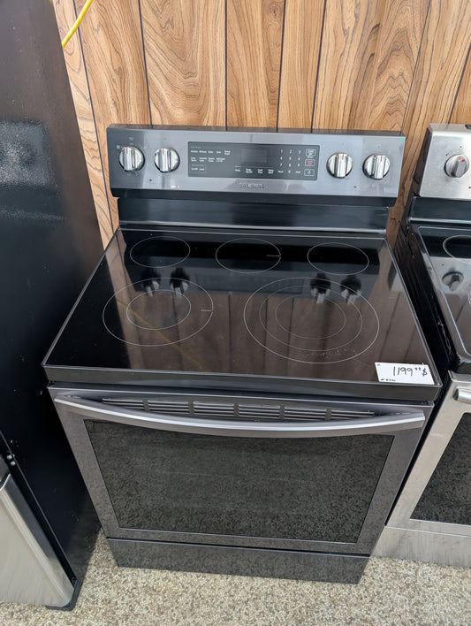 Samsung Stove in stainless; black