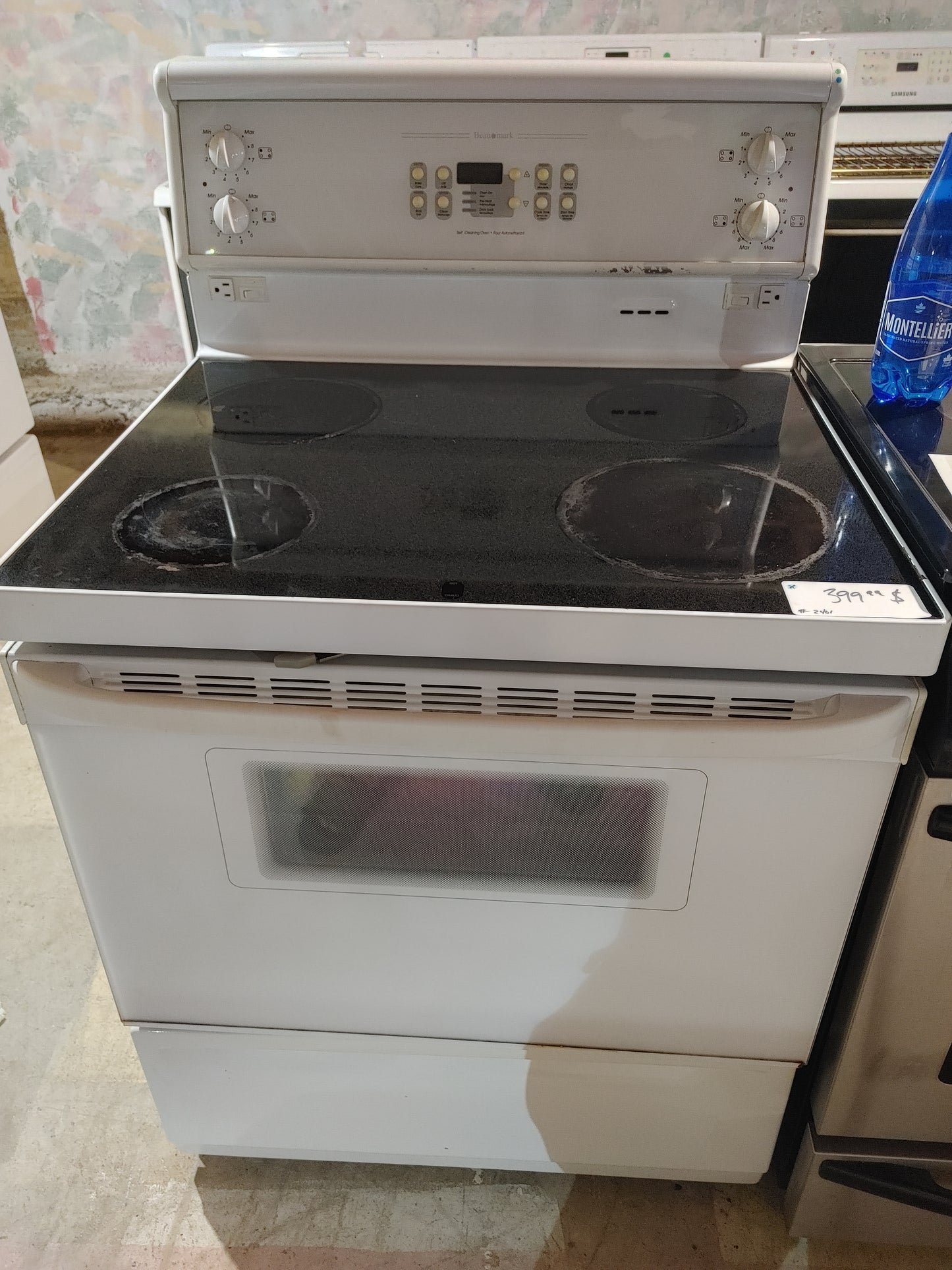 Beaumark Stove in white