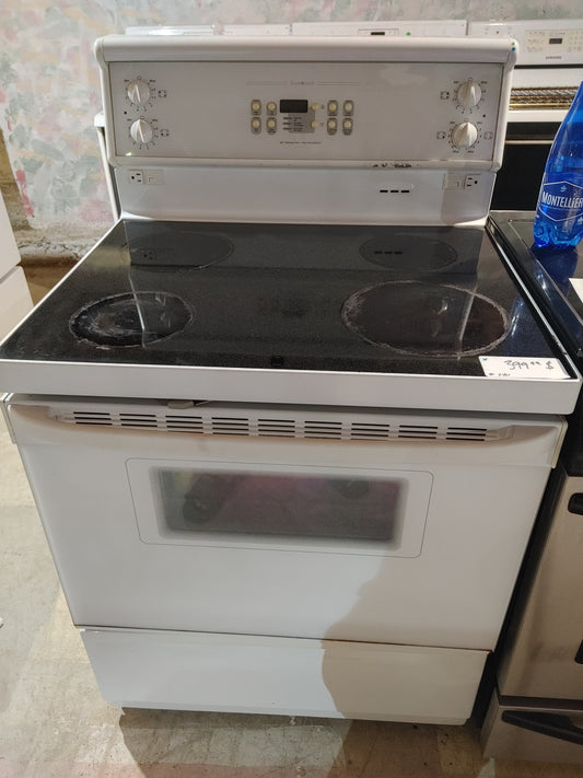 Beaumark Stove in white