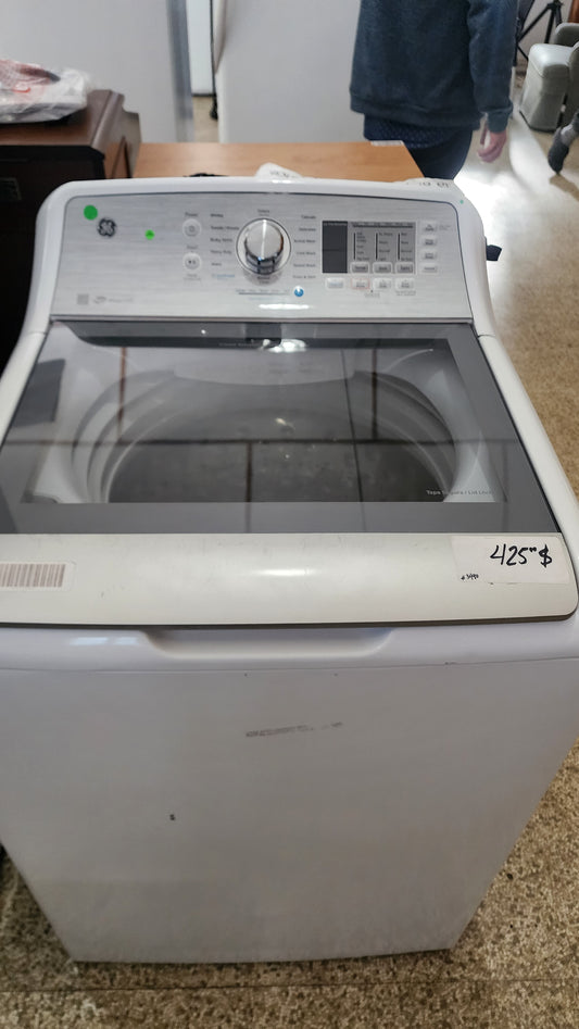 Ge Ge washing machine in white