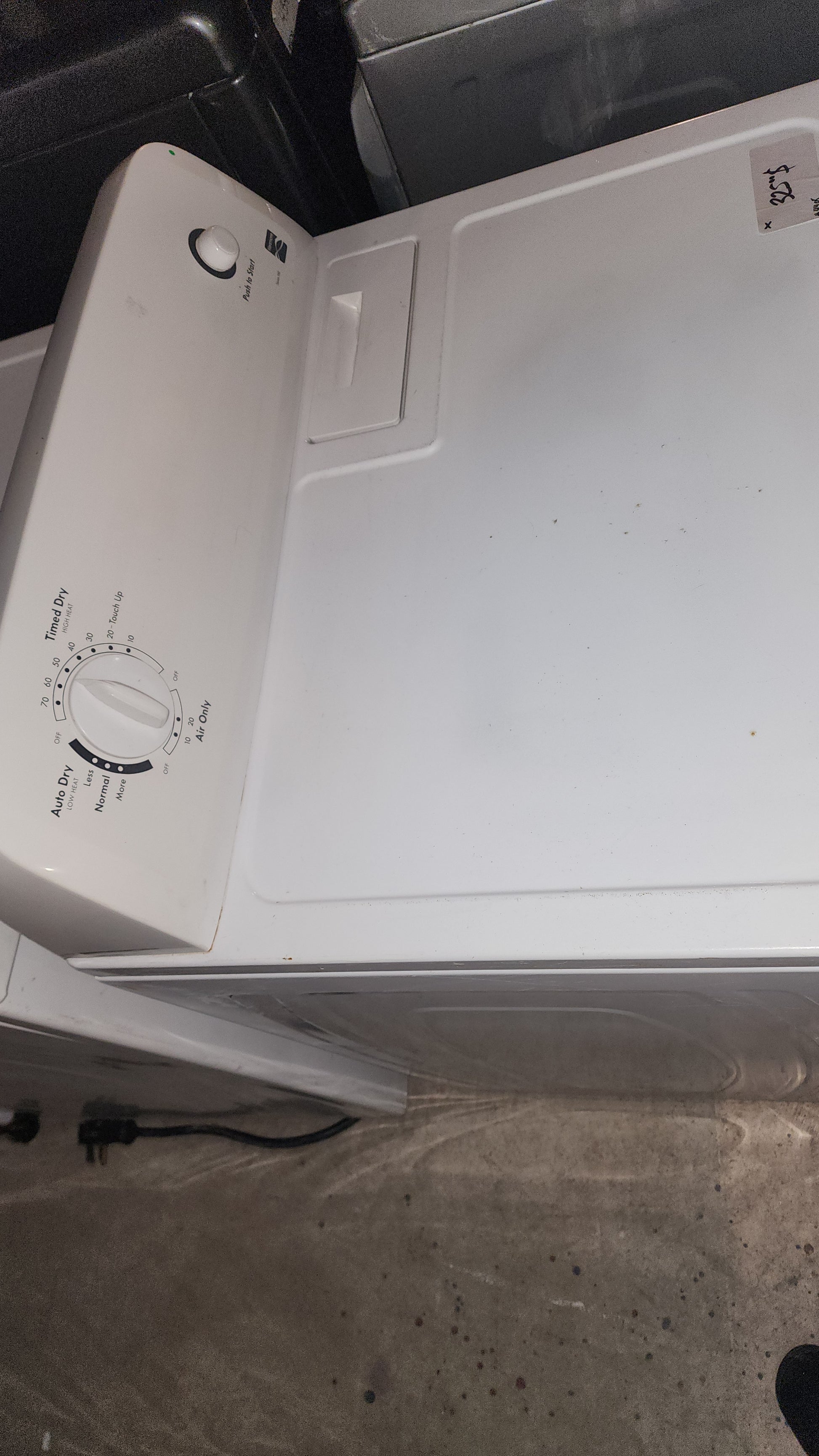 Kenmore Kenmore dryer in white