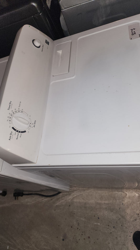 Kenmore Kenmore dryer in white