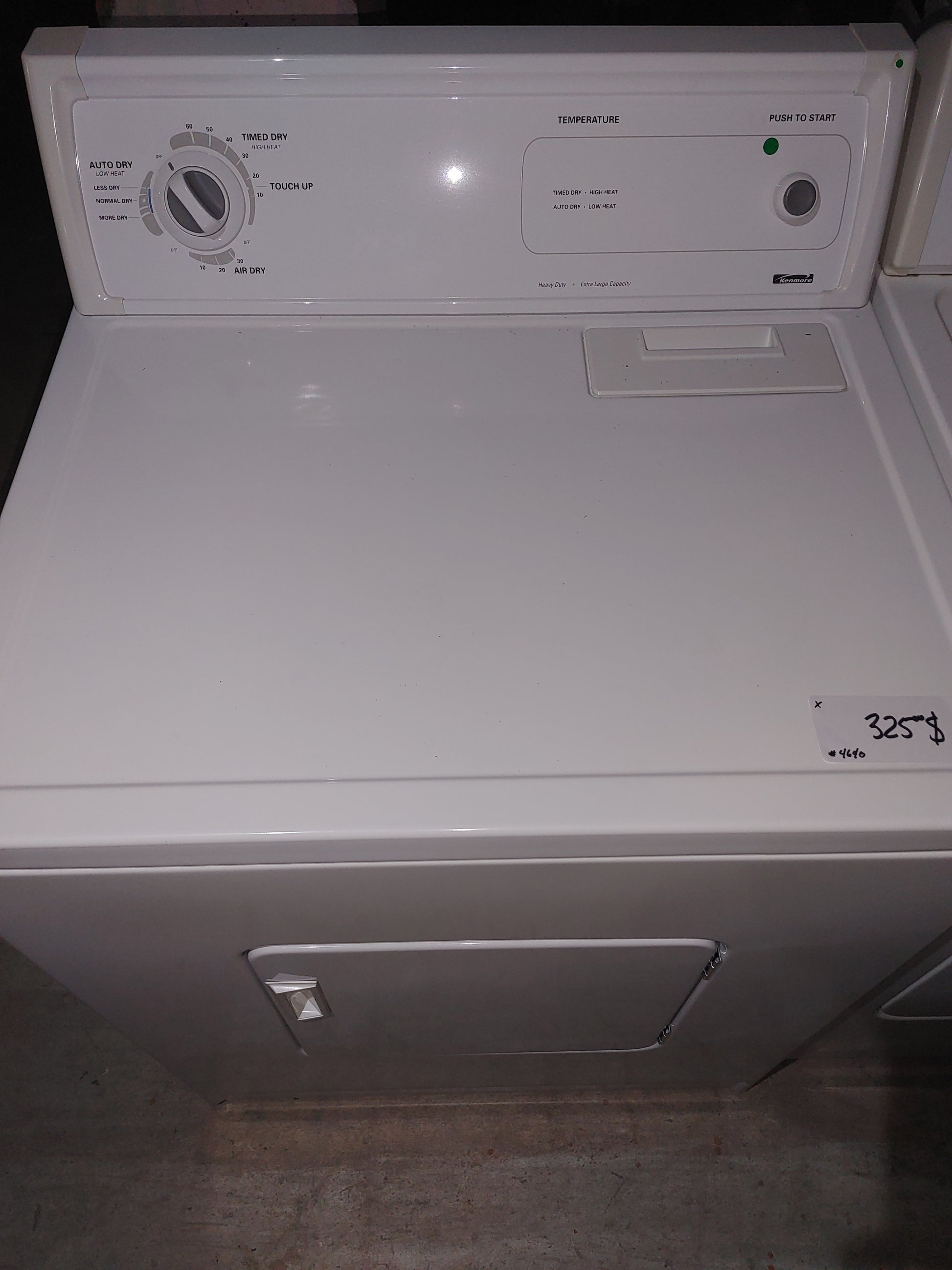 Kenmore Kenmore dryer in white