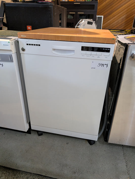 Ge Ge washing machine in white