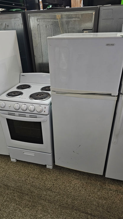 24-Inch Appliance Set – Fridge, Stove, Washer & Dryer (White, Used)