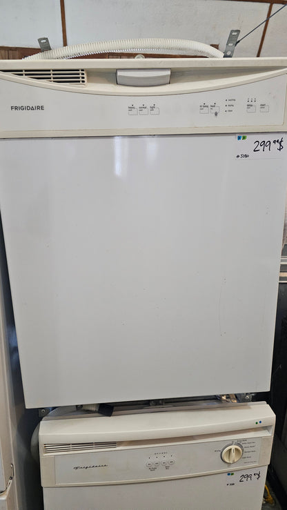 Frigidaire – Dishwasher – white – Used