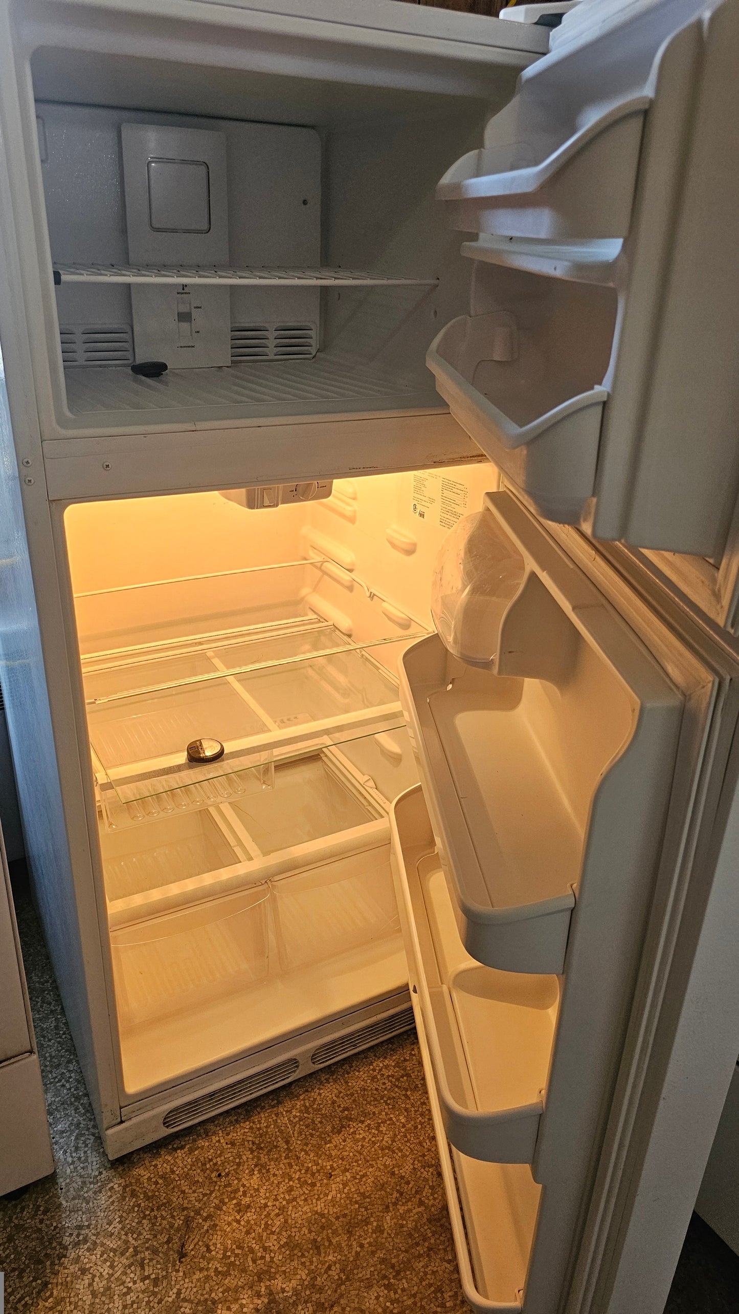 Réfrigérateur de marque TBD