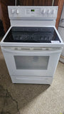 Cuisinière en verre en céramique Frigidaire – Blanche