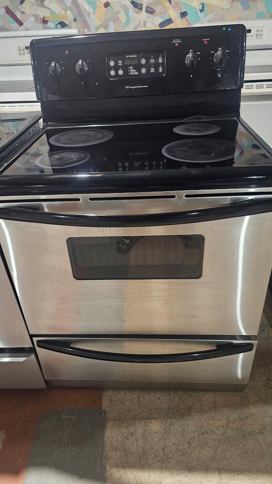 Cuisinière autopropre Frigidaire - SKU#2325 en acier inoxydable
