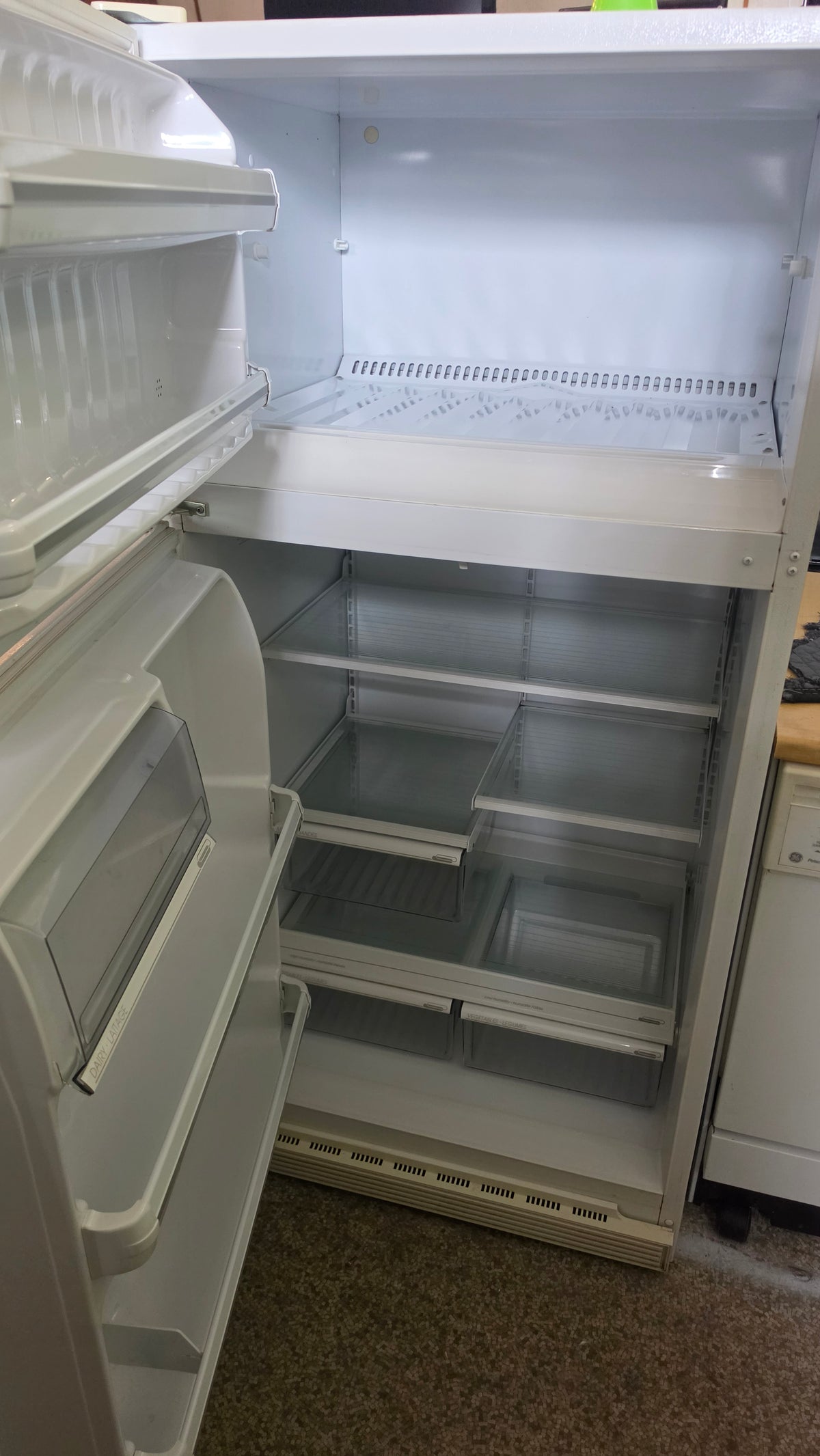 Hotpoint refrigerator 30.5"X66"X25"  - white SKU#1752
