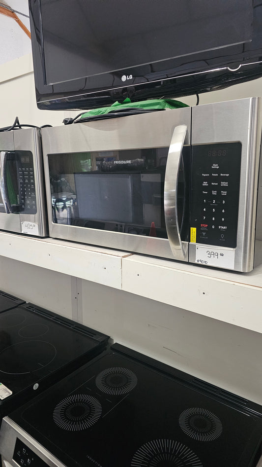 Four à micro-ondes Frigidaire – en acier inoxydable