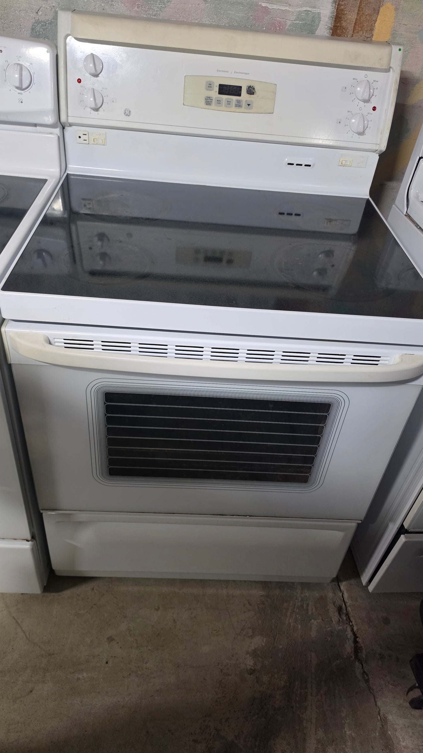 Ge stove - white SKU#2518
