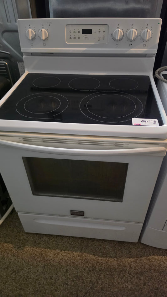 Frigidaire stove - white SKU#2526