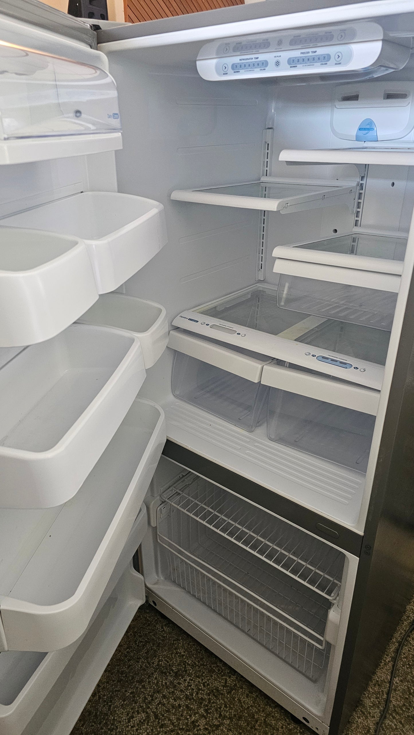 Réfrigérateur de marque TBD