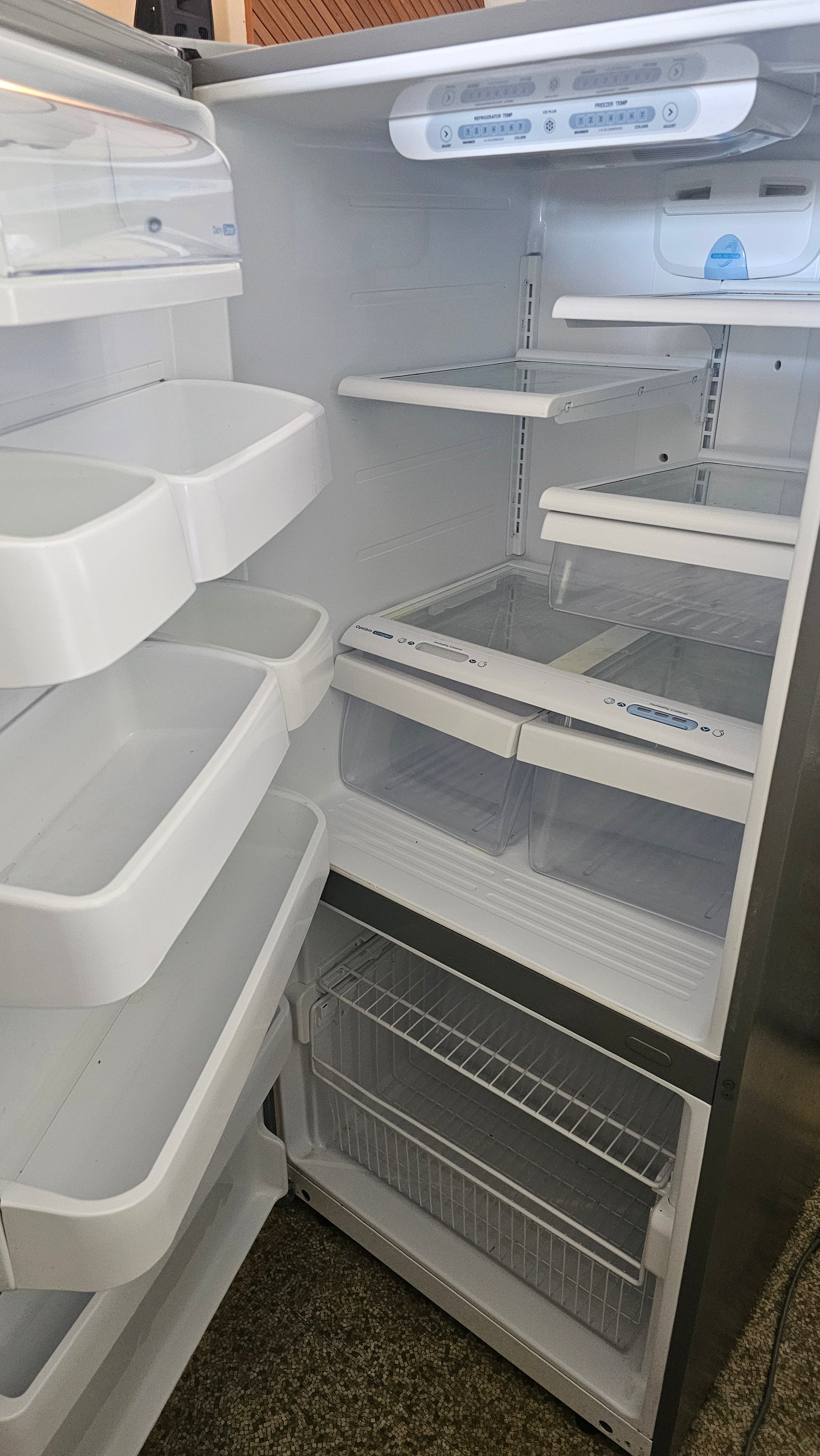 Réfrigérateur de marque TBD