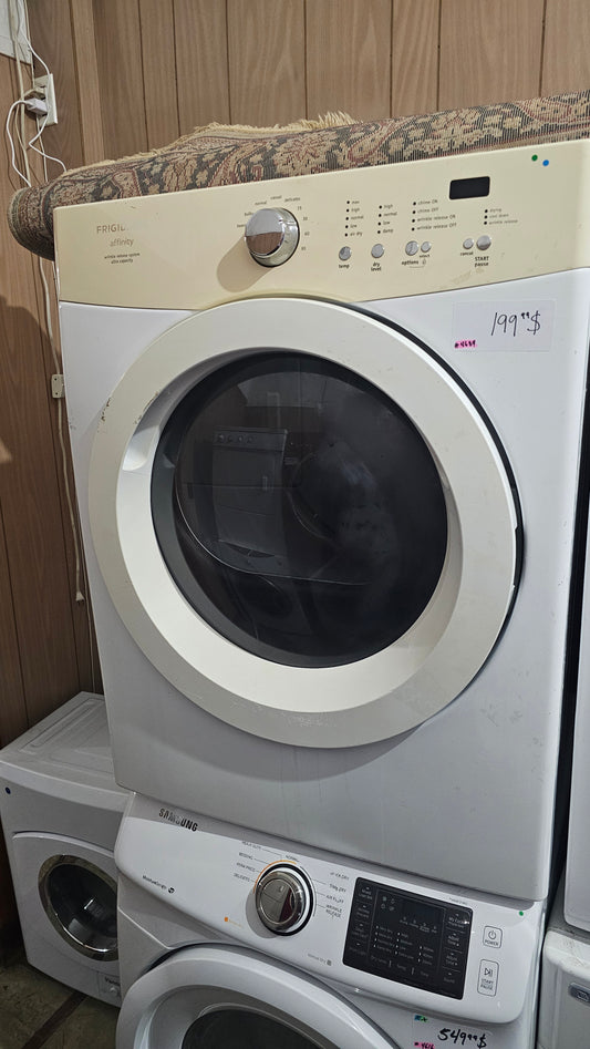 Frigidaire Affinity à chargement frontal Sécheuse – Blanc