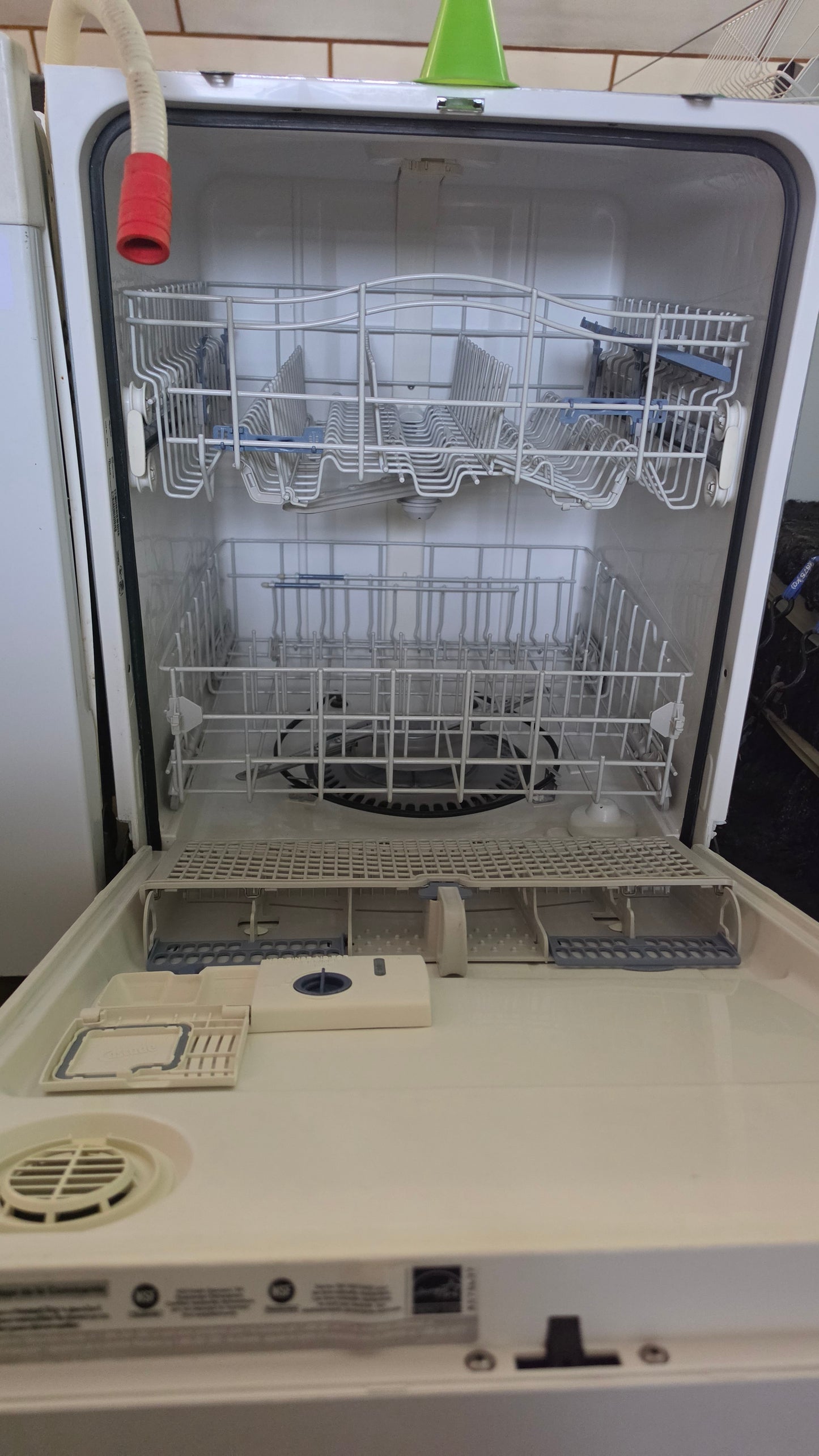 Whirlpool dishwasher - white SKU#5107