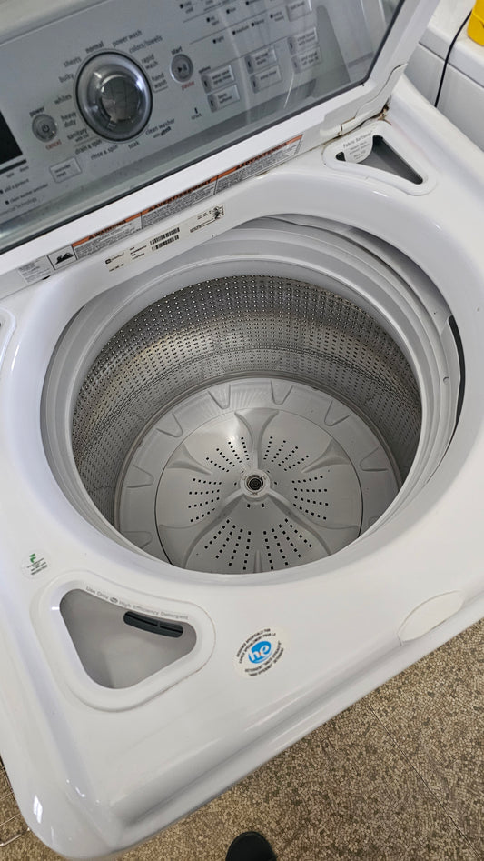Washing machine Maytag White large capacity with an impeller