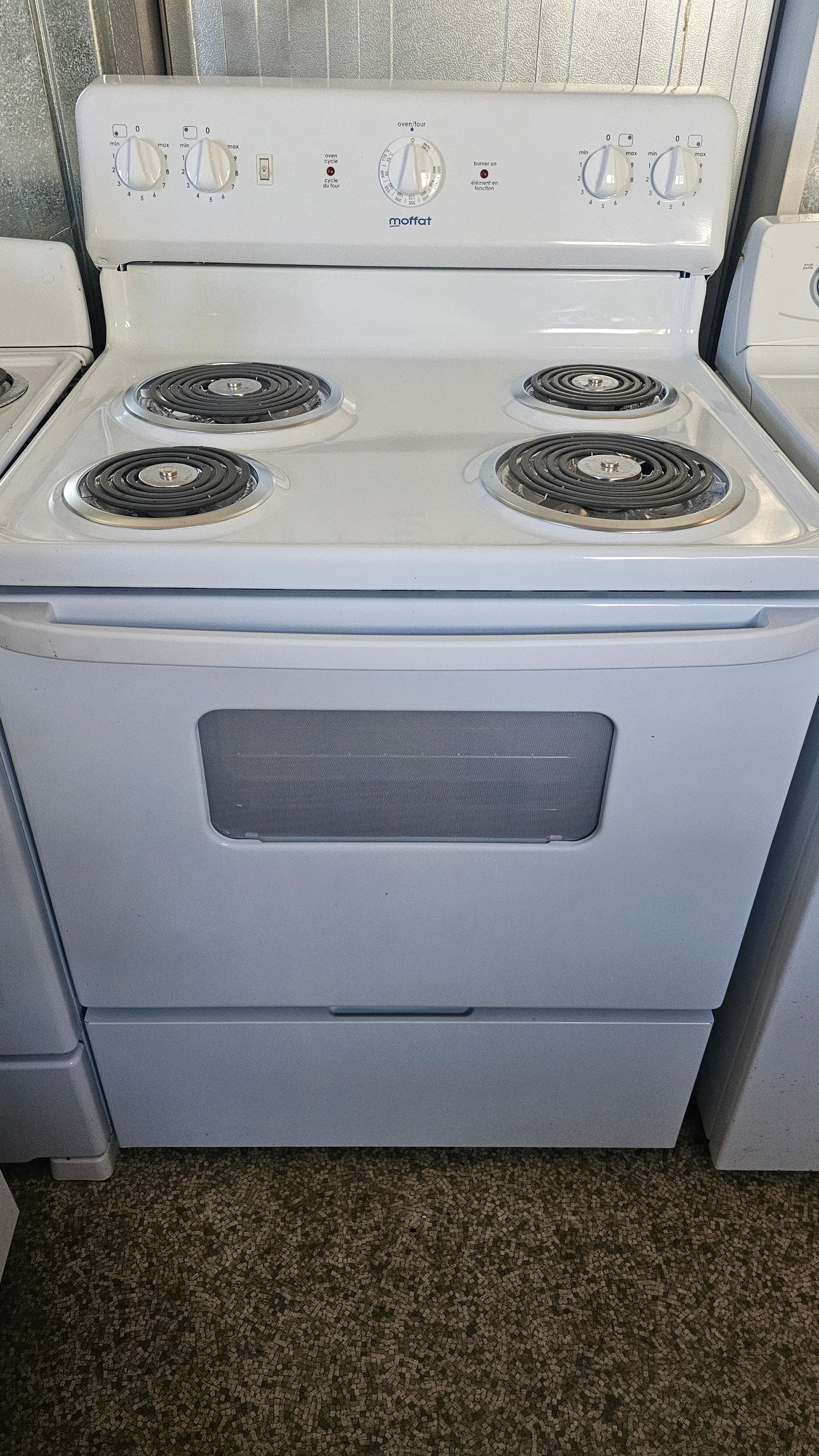 Moffat *NOUVEAU poêle en serpentine à boîte ouverte* - SKU blanc #2441