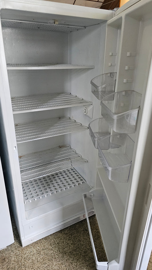 Freezer Frigidaire- white 32"X70.5"X26"SKU#10042