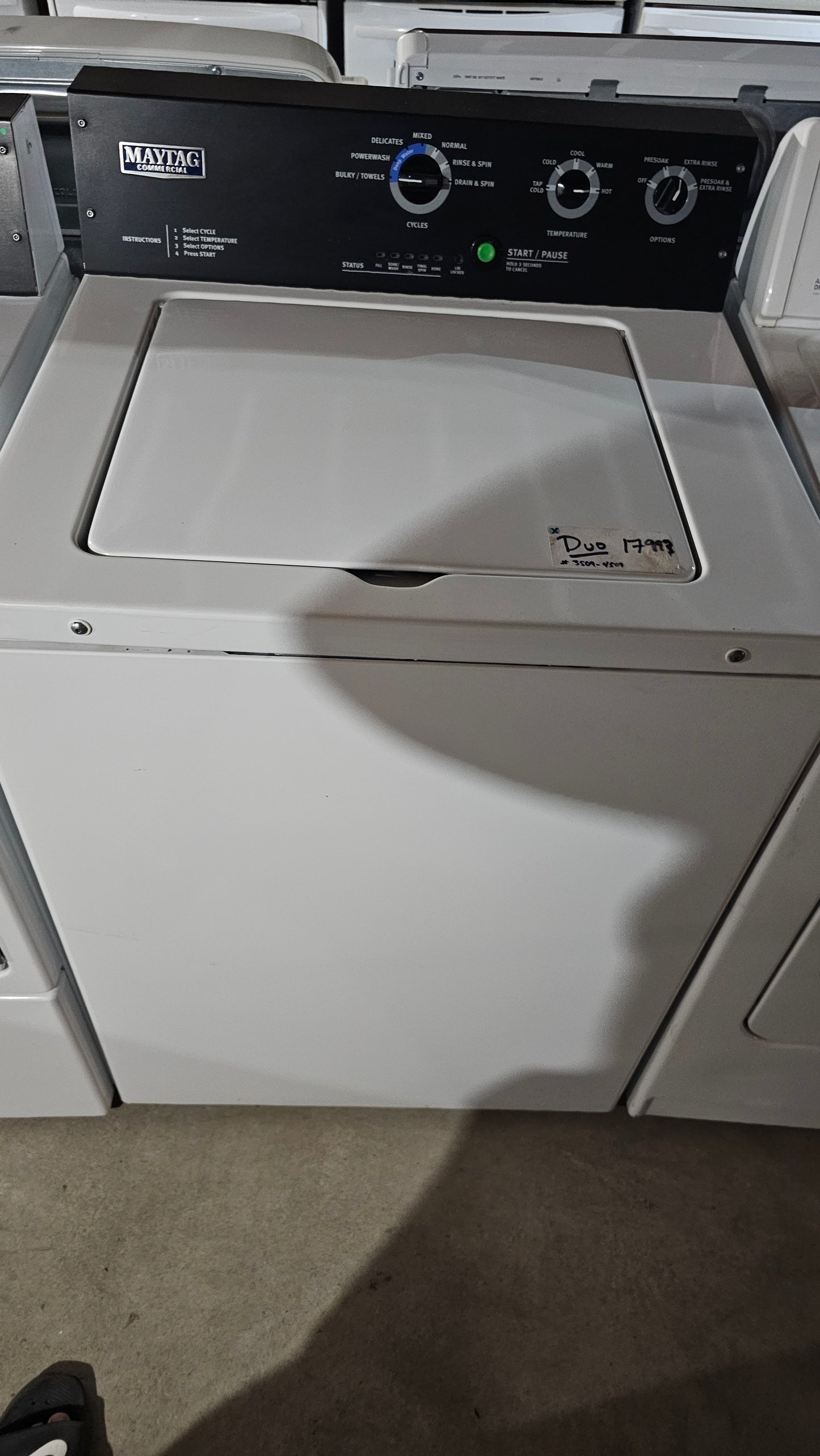 Laveuse et sécheuse Duo Maytag commerciales à chargement par le dessus - blanche